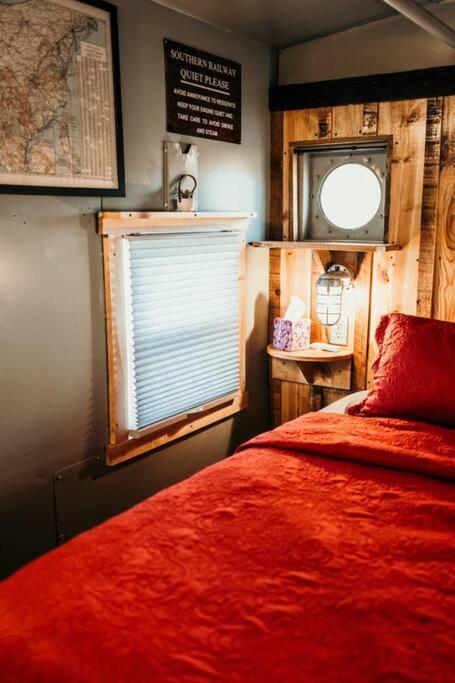 Villa Bourbon Trail: Caboose On The Farm à Lawrenceburg Extérieur photo
