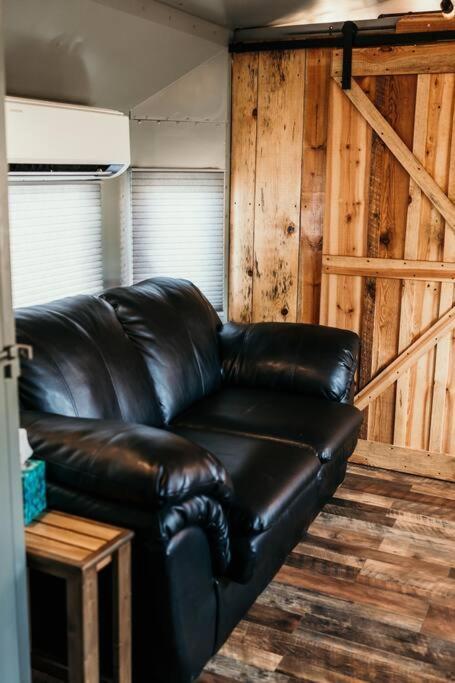 Villa Bourbon Trail: Caboose On The Farm à Lawrenceburg Extérieur photo