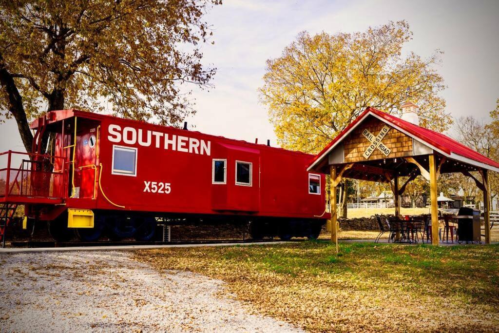 Villa Bourbon Trail: Caboose On The Farm à Lawrenceburg Extérieur photo