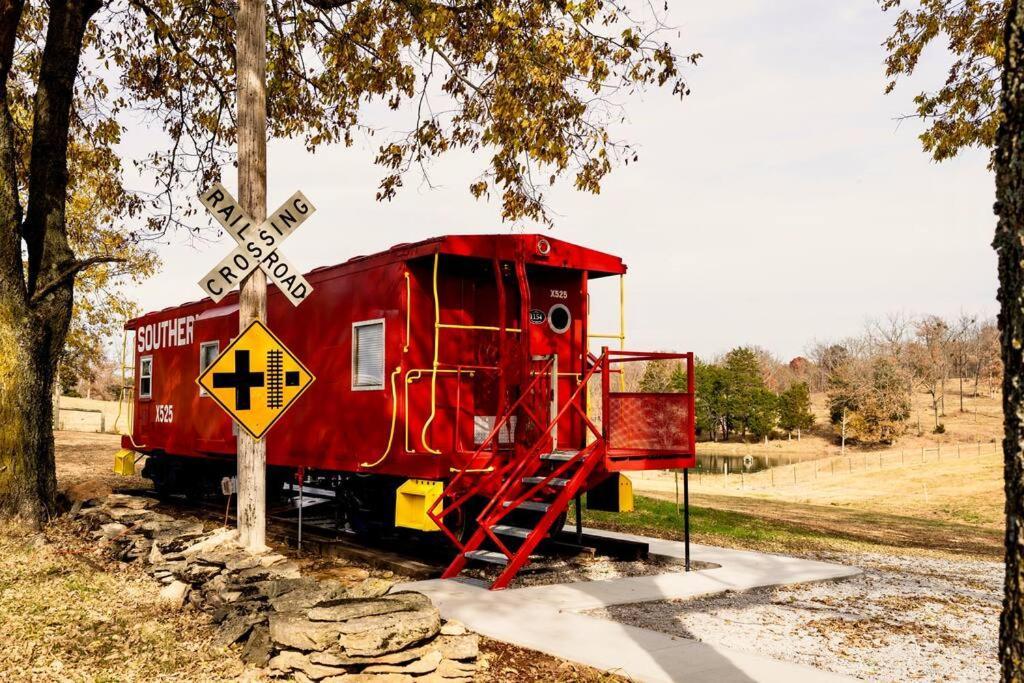 Villa Bourbon Trail: Caboose On The Farm à Lawrenceburg Extérieur photo