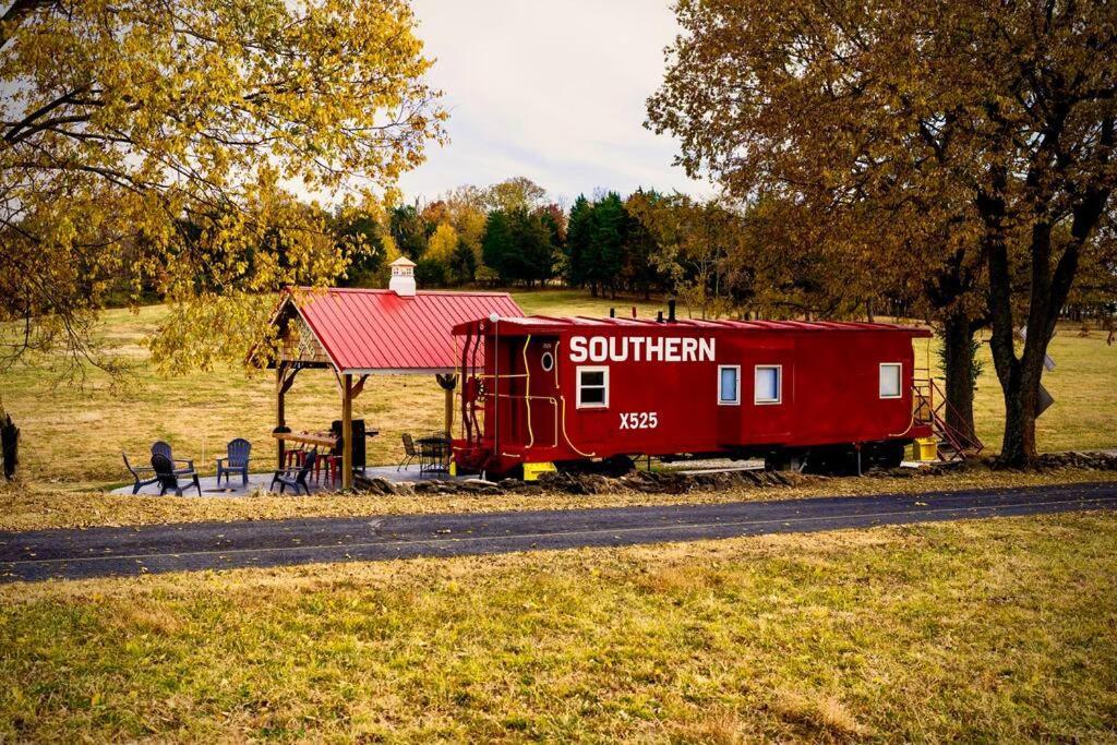 Villa Bourbon Trail: Caboose On The Farm à Lawrenceburg Extérieur photo