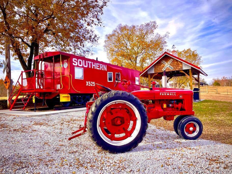 Villa Bourbon Trail: Caboose On The Farm à Lawrenceburg Extérieur photo